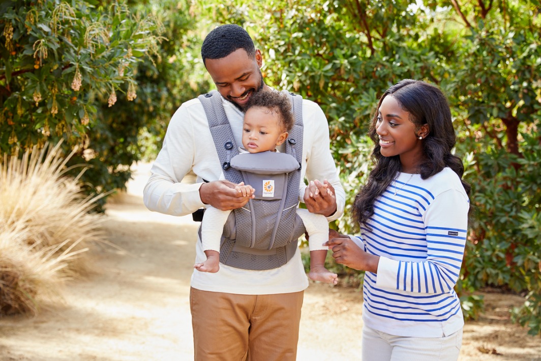 Ergobaby Omni Breeze Breathable all-in-one Baby Carrier Neon Pop